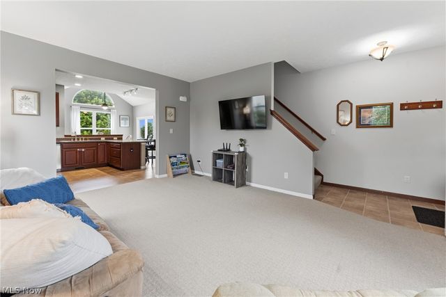 198 Gatwick Grove Circle, Wadsworth, OH 44281