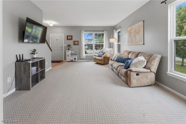 198 Gatwick Grove Circle, Wadsworth, OH 44281