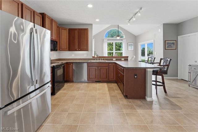 198 Gatwick Grove Circle, Wadsworth, OH 44281