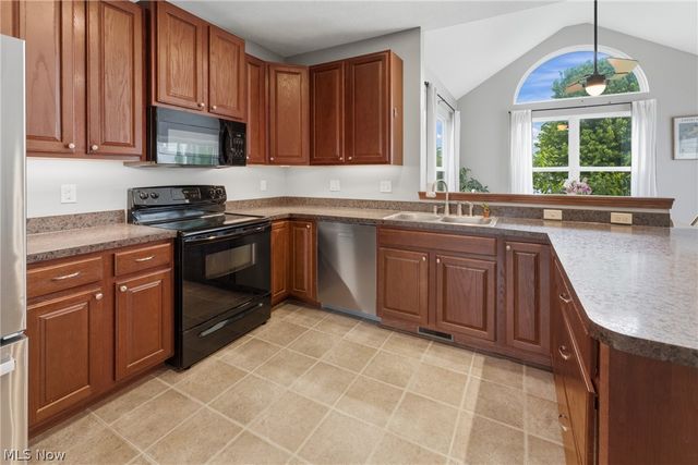 198 Gatwick Grove Circle, Wadsworth, OH 44281