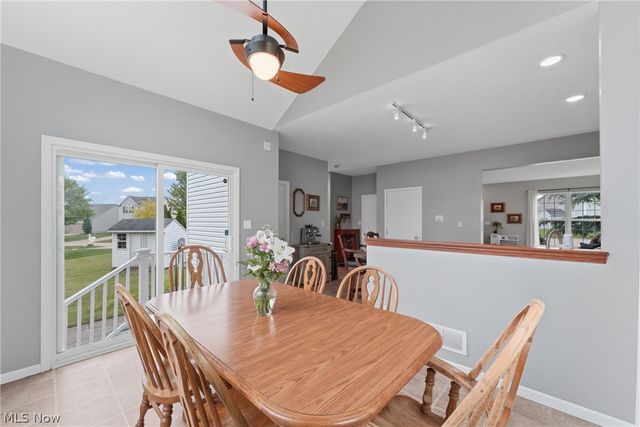 198 Gatwick Grove Circle, Wadsworth, OH 44281