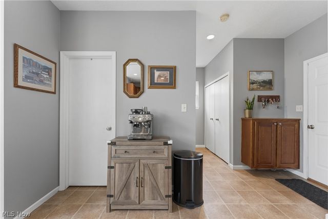 198 Gatwick Grove Circle, Wadsworth, OH 44281