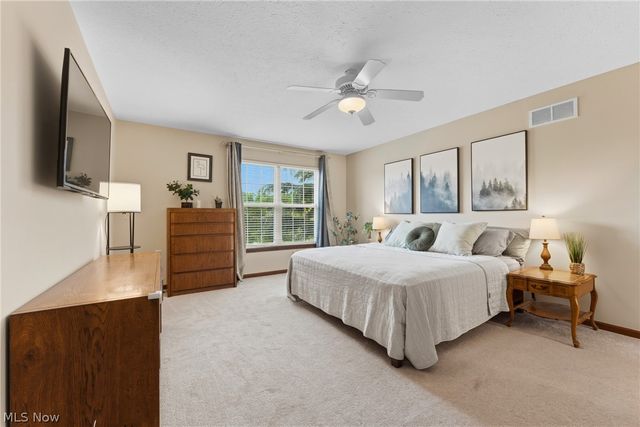 198 Gatwick Grove Circle, Wadsworth, OH 44281