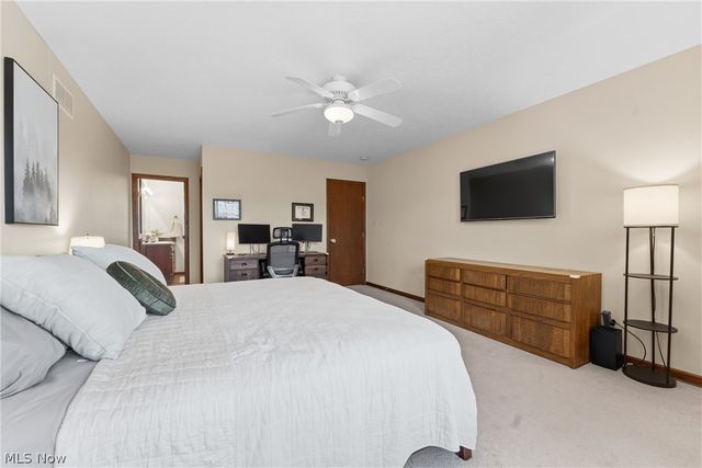 198 Gatwick Grove Circle, Wadsworth, OH 44281