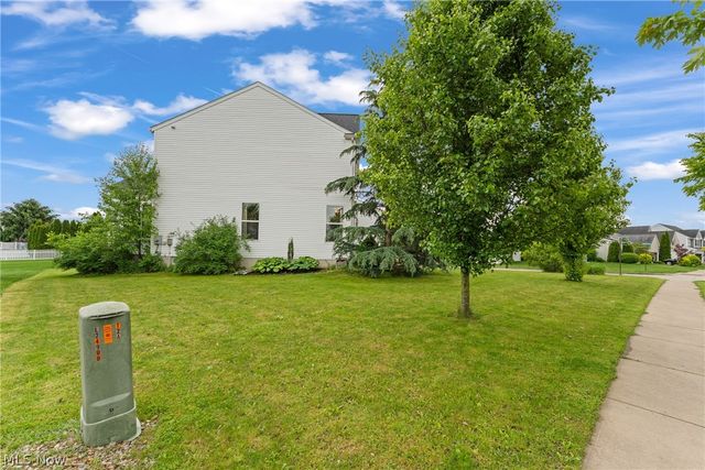 198 Gatwick Grove Circle, Wadsworth, OH 44281