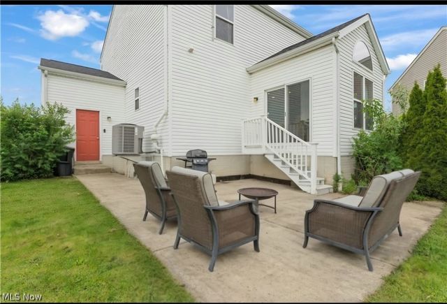198 Gatwick Grove Circle, Wadsworth, OH 44281
