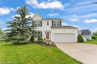 198 Gatwick Grove Circle, Wadsworth, OH 44281