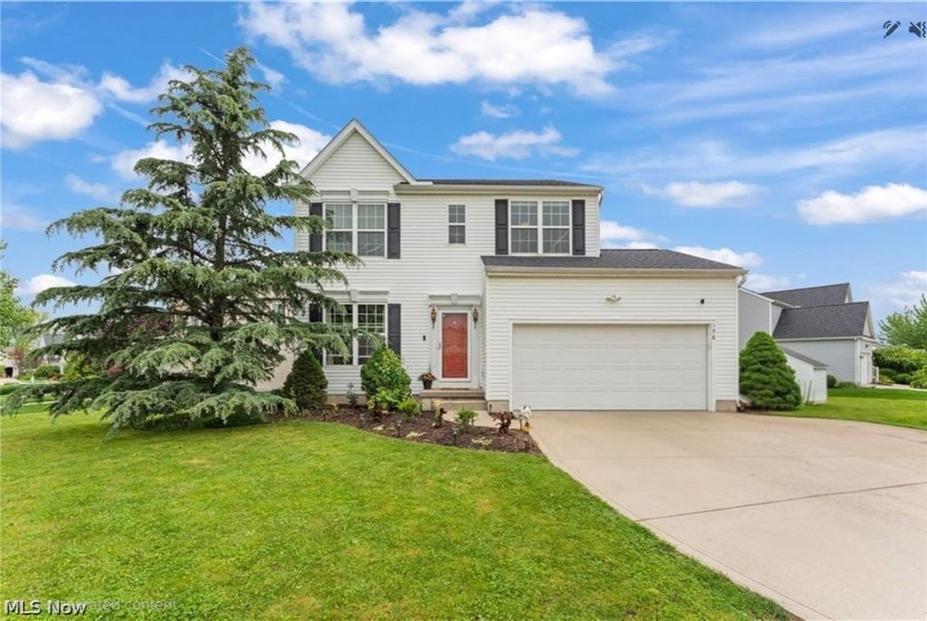 198 Gatwick Grove Circle, Wadsworth, OH 44281