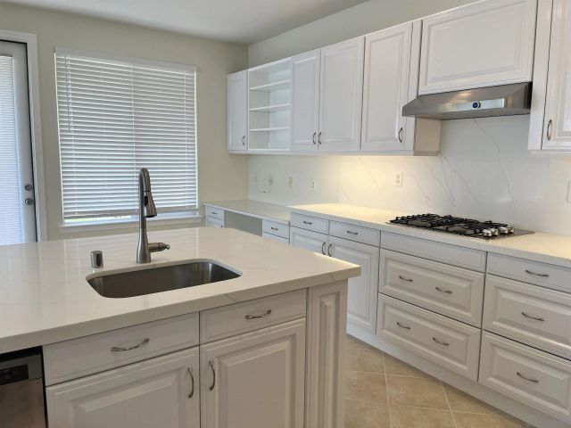 7481 Neptune Drive, Carlsbad, CA 92011