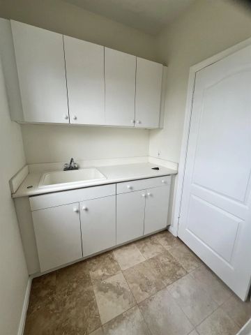 7481 Neptune Drive, Carlsbad, CA 92011
