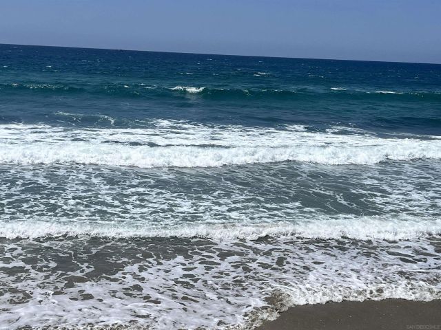 7481 Neptune Drive, Carlsbad, CA 92011