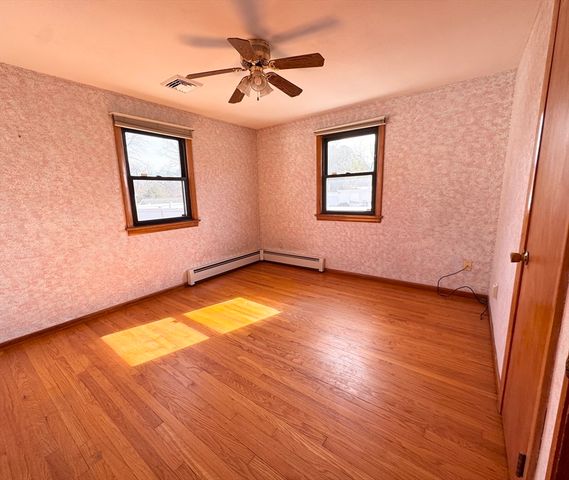 208 West St, Ludlow, MA 01056