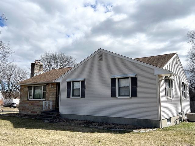 208 West St, Ludlow, MA 01056