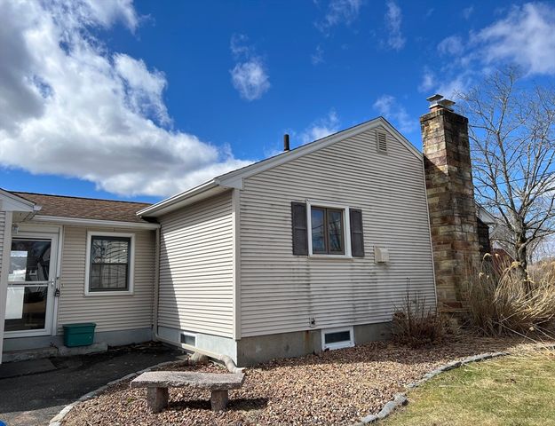 208 West St, Ludlow, MA 01056