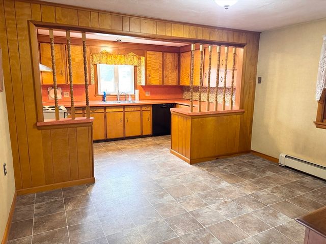 208 West St, Ludlow, MA 01056