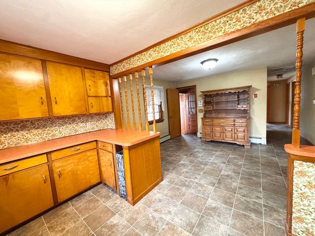 208 West St, Ludlow, MA 01056