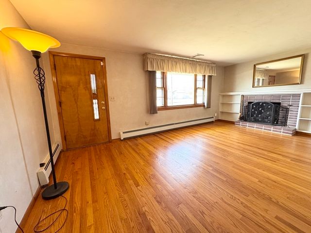 208 West St, Ludlow, MA 01056