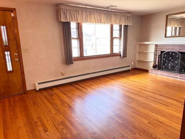 208 West St, Ludlow, MA 01056