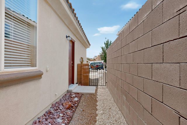 2308 Granite Mountain Loop NW, Albuquerque, NM 87120
