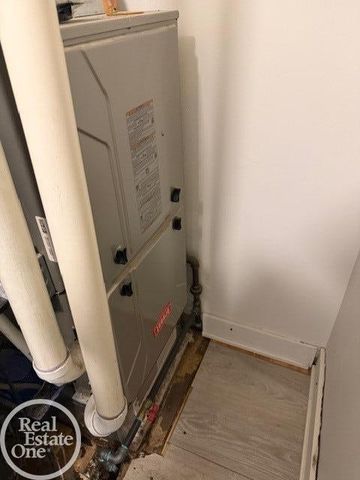 12426 SIDONIE Avenue, Warren, MI 48089