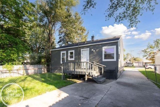 12426 SIDONIE Avenue, Warren, MI 48089