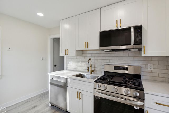 12426 SIDONIE Avenue, Warren, MI 48089