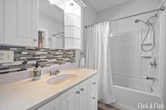 529 Carrier Street NE, Grand Rapids, MI 49505