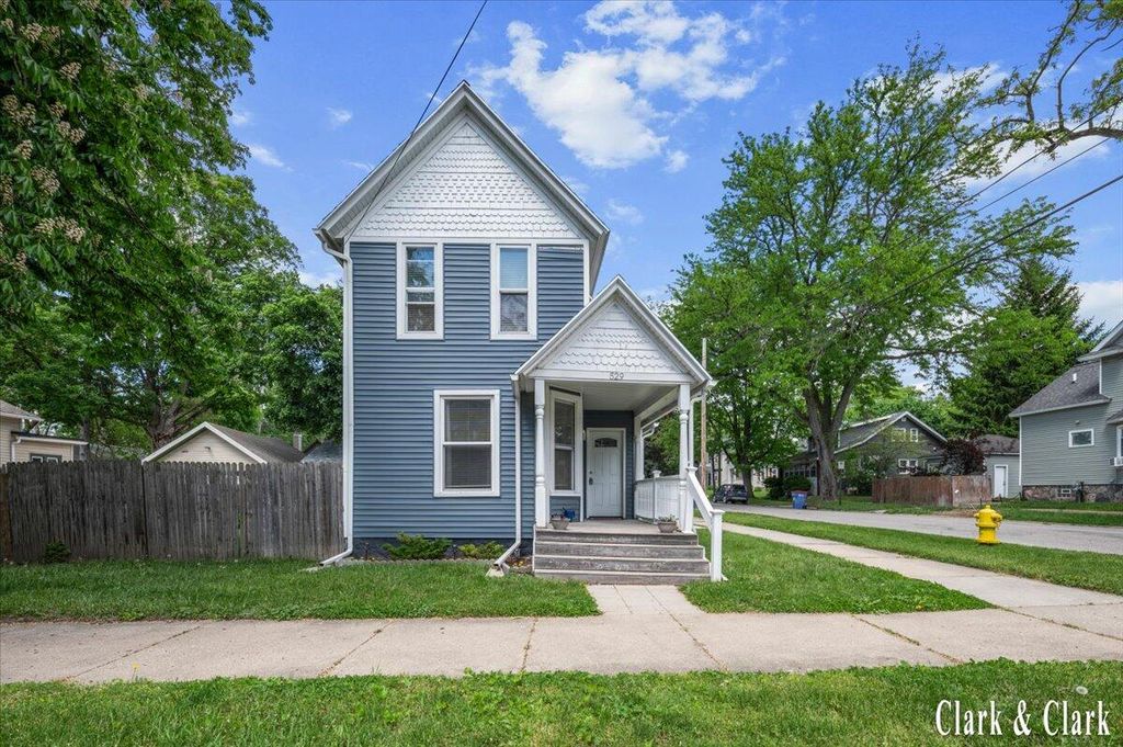529 Carrier Street NE, Grand Rapids, MI 49505