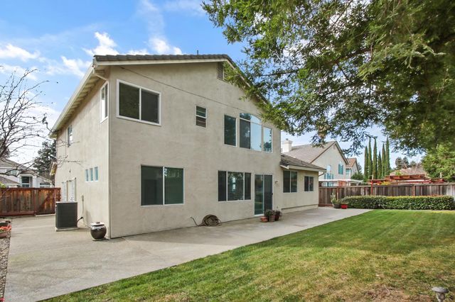 3619 Lake Terrace Dr, Elk Grove, CA 95758