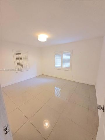 1132 Moffett St, Hallandale Beach, FL 33009
