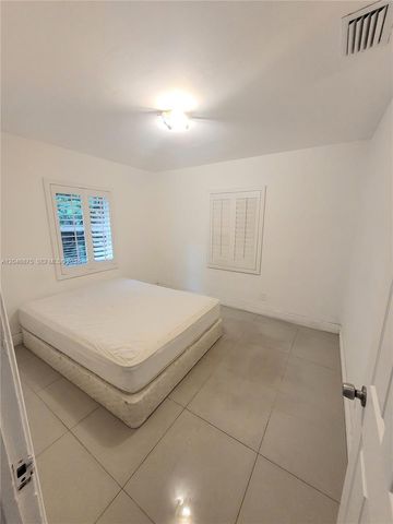 1132 Moffett St, Hallandale Beach, FL 33009