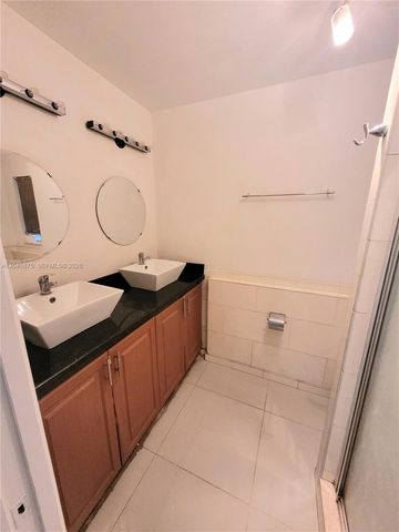 1132 Moffett St, Hallandale Beach, FL 33009