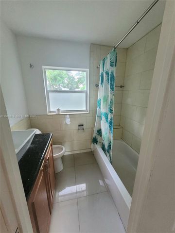 1132 Moffett St, Hallandale Beach, FL 33009