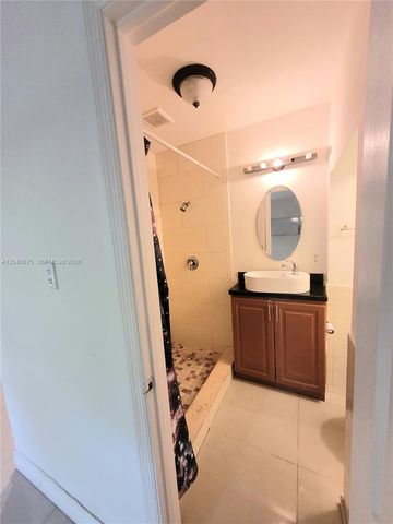 1132 Moffett St, Hallandale Beach, FL 33009
