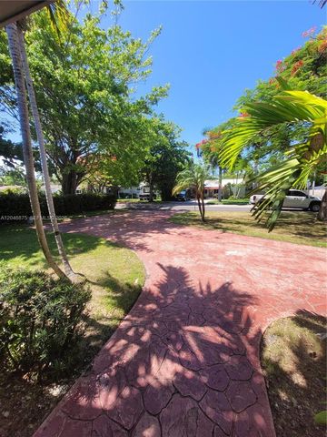 1132 Moffett St, Hallandale Beach, FL 33009