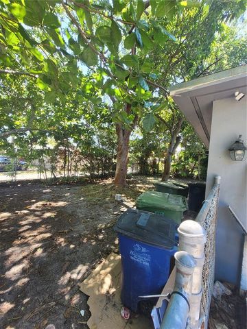1132 Moffett St, Hallandale Beach, FL 33009