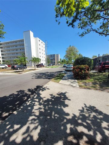 1132 Moffett St, Hallandale Beach, FL 33009