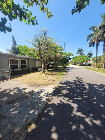1132 Moffett St, Hallandale Beach, FL 33009