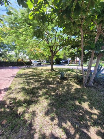 1132 Moffett St, Hallandale Beach, FL 33009