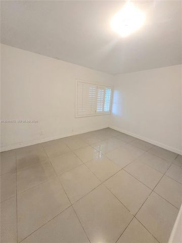 1132 Moffett St, Hallandale Beach, FL 33009