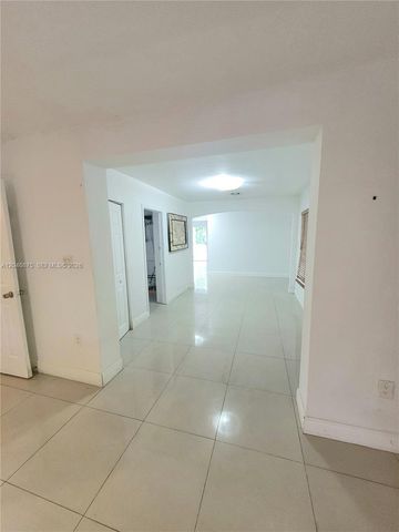 1132 Moffett St, Hallandale Beach, FL 33009