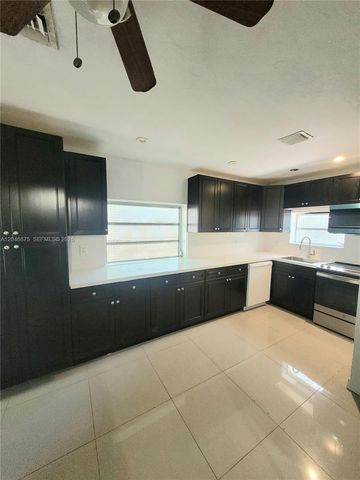 1132 Moffett St, Hallandale Beach, FL 33009