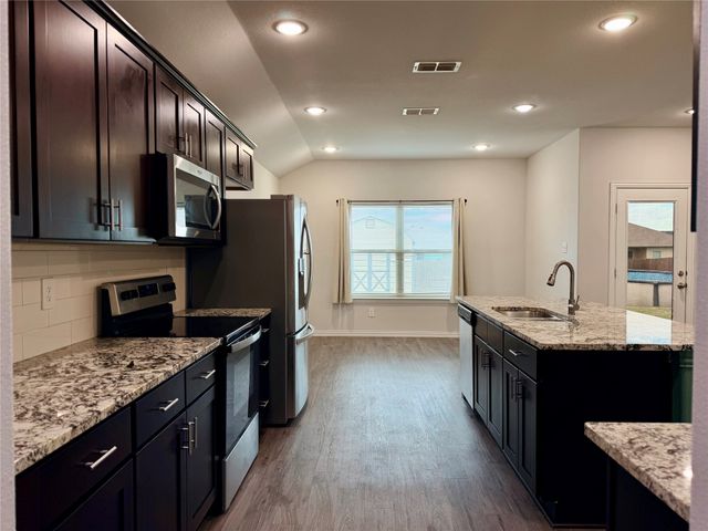 140 CREEK MEADOW Drive, Mabank, TX 75147