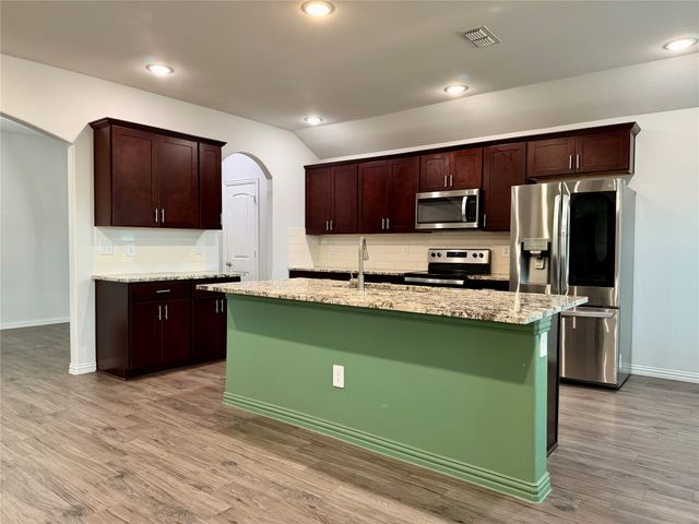 140 CREEK MEADOW Drive, Mabank, TX 75147