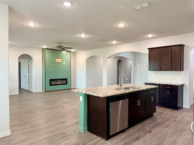 140 CREEK MEADOW Drive, Mabank, TX 75147