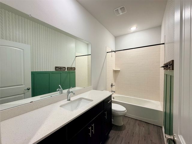 140 CREEK MEADOW Drive, Mabank, TX 75147