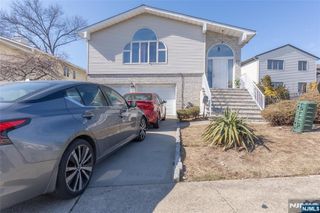 10 Livi Court, Elmwood Park, NJ 07407