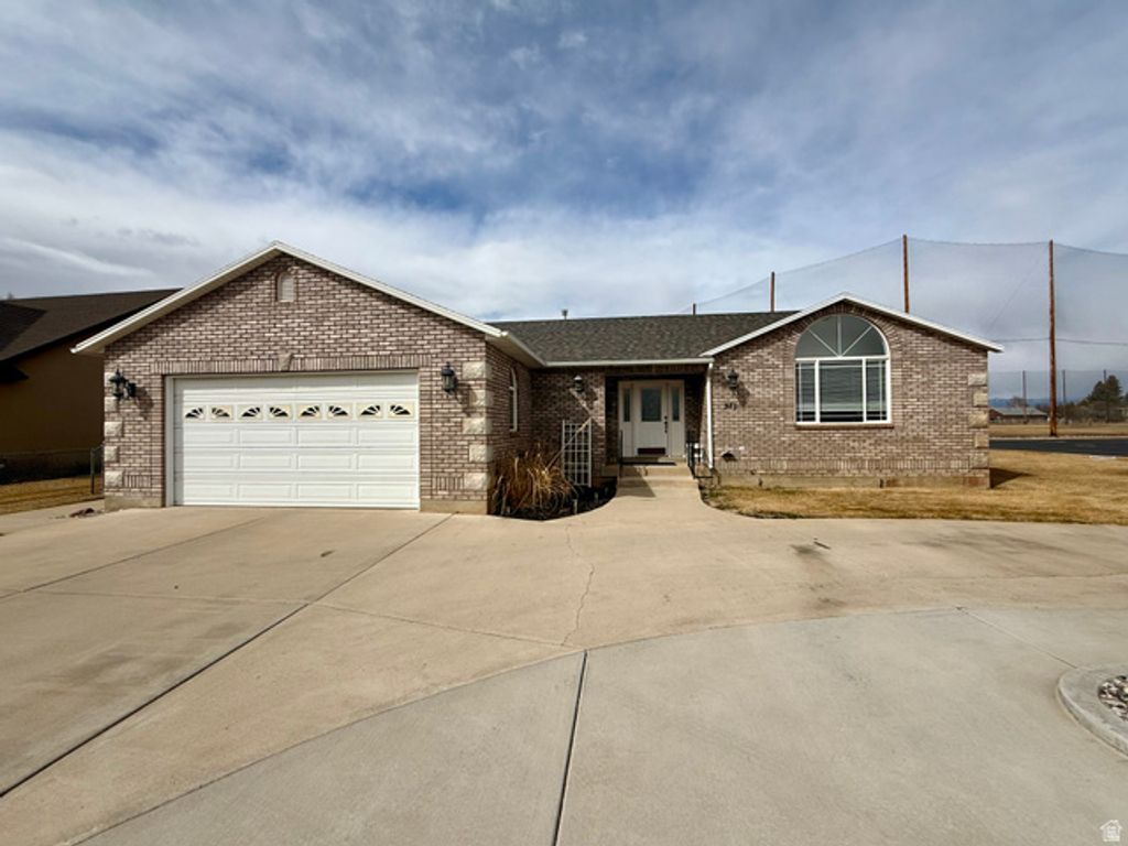 571 AREVA RD, Roosevelt, UT 84066