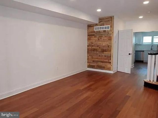 2215 S MILDRED ST, Philadelphia, PA 19148