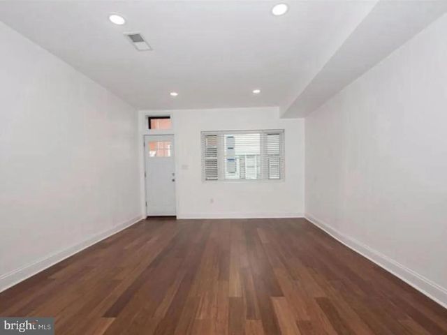 2215 S MILDRED ST, Philadelphia, PA 19148